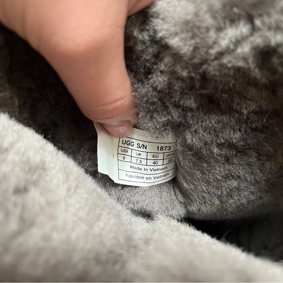 UGG Bailey Button Triplet Grey Boots. Lightly used in excellent condition. US 9 - Picture 9 of 9